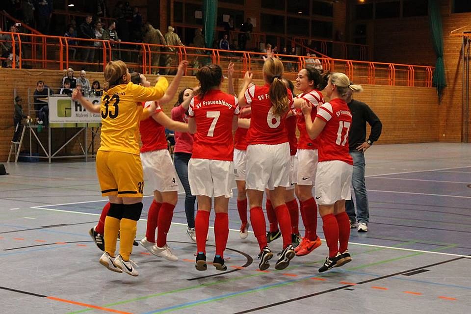 Die Mädels des SV Frauenbiburg feiern ihren Triumph bei der Niederbayerischen Meisterschaft in Hauzenberg. F.:SVF