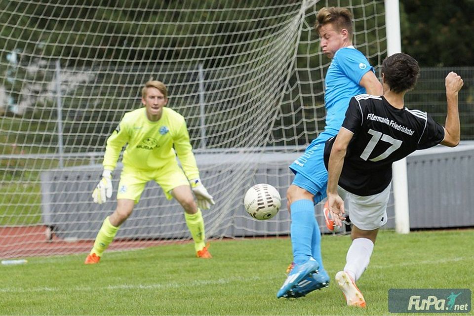 Solche Torszenen will die U23 der Stuttgarter Kickers gegen Pfullendorf vermeiden. Foto: Manuel Erndwein