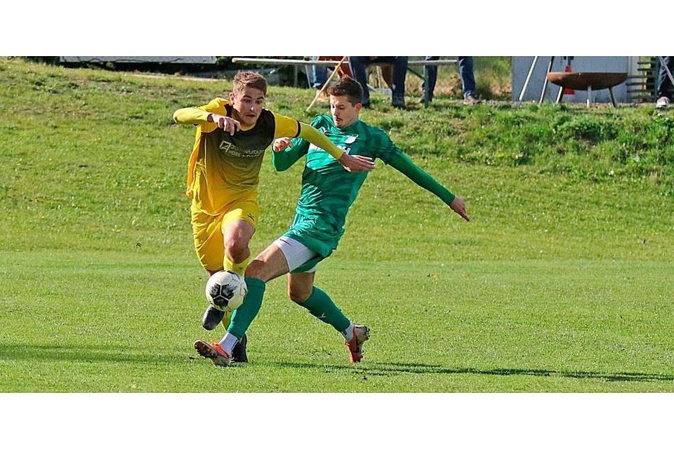 Der Medenbacher Sebastian Lotter (l.) und Joshua Engel vom VfL Fellerdilln trafen in den vergangenen Jahren schon ein paarmal aufeinander. Stets gewann Medenbach. Foto: Lorenz Pietzsch 