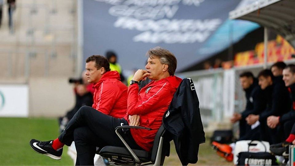 In Elversberg assistiert der neue Leiwener Trainer Rudi Thömmes (hinten) Chefcoach Horst Steffen (vorne). F: Franz