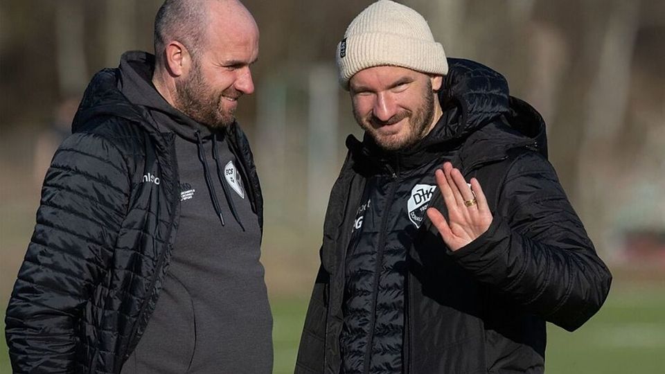 Brüderliches Treffen beim Testspiel: B... und Michael Gallmann (FC Schlüchttal) | Foto: Wolfgang Scheu Brüderliches Treffen beim Testspiel: Benjamin Gallmann (rechts/ DJK Donaueschingen) und Michael Gallmann (FC Schlüchttal) 