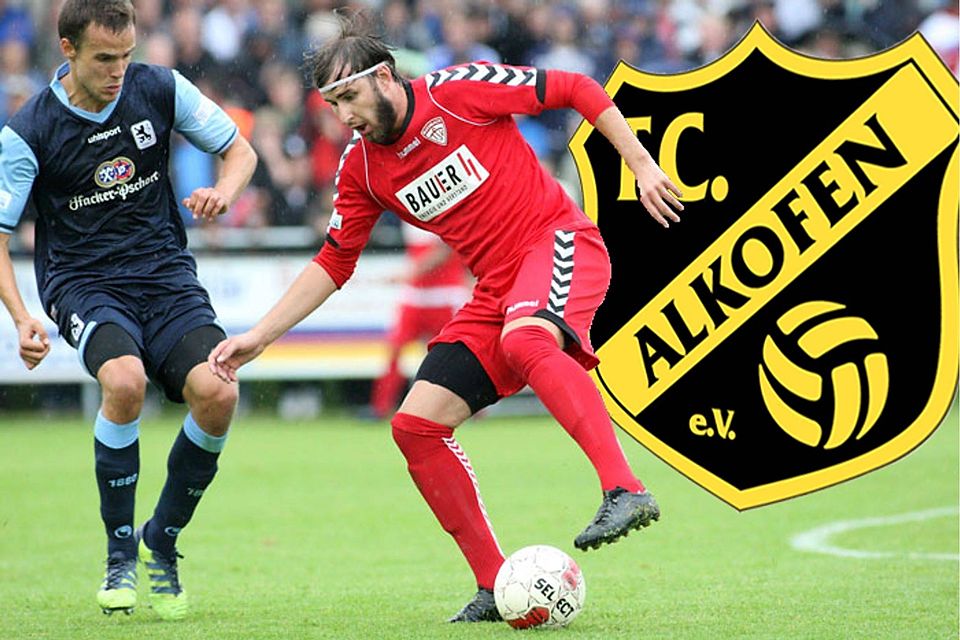 Christoph Behr (am Ball) wechselt zum Kreisligisten FC Alkofen Montage: Santner