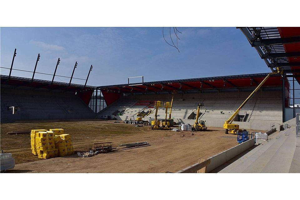 Das Stadion wird im Juli eröffnet. Derzeit wird auf Hochtouren an der Fertigstellung geabeitet.  Foto: Lex