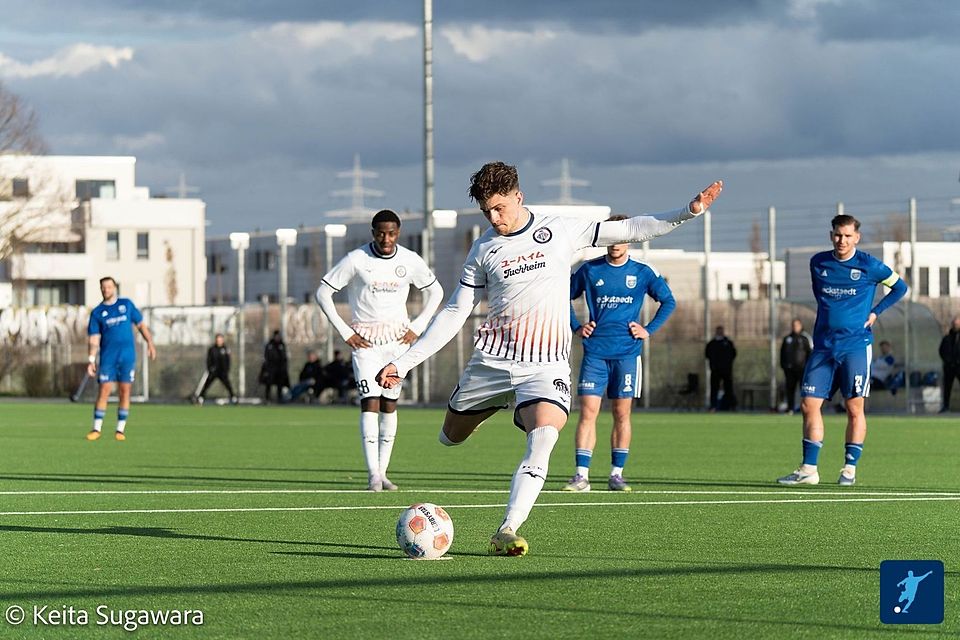 Per Strafstoß sorgte Gianni Aulette noch einmal für Hoffnung auf Seiten Basaras.
