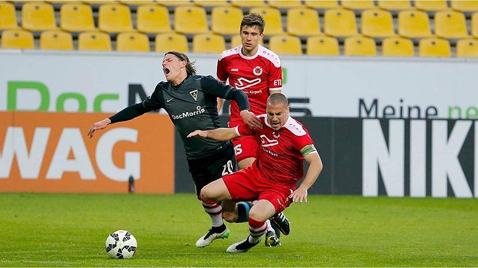 Timo Staffeldt (rechts) schnupperte in der vergangenen Saison bereits Tivoli-Luft. In der kommenden Saison könnte es erneut zu Zweikämpfen mit Kevin Behrens kommen, da der ehemalige Alemannia-Angreifer zu Ligakonkurrent RW Essen gewechselt ist. Foto: Wolfgang Birkenstock