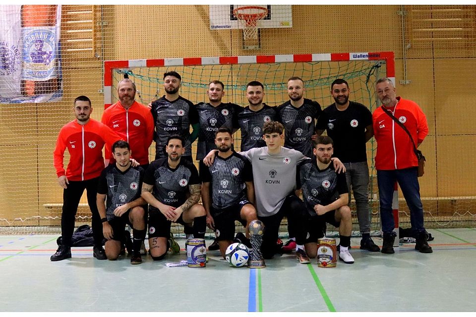 Strahlende Sieger! Erneut führte der Landkreis-Titel nur über Türk Gücü Straubing