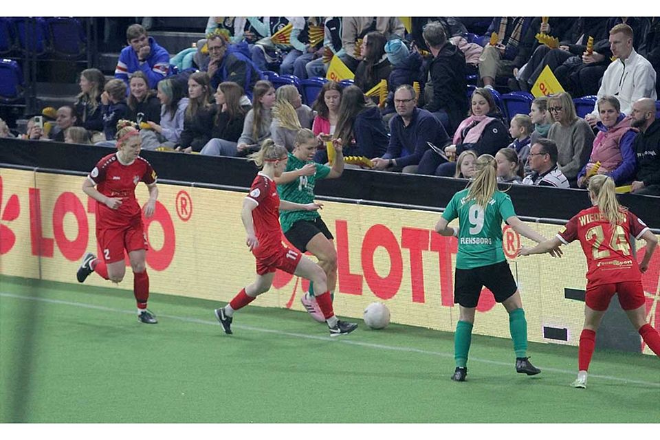 Kieler MTV (in rot) gegen IF Stjernen Flensborg. 