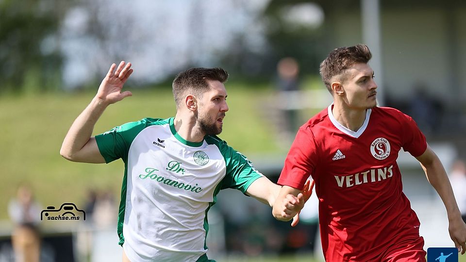 Alwin Weber (rechts) geht künftig für den Oberligisten FC Brünninghausen auf Torejagd.