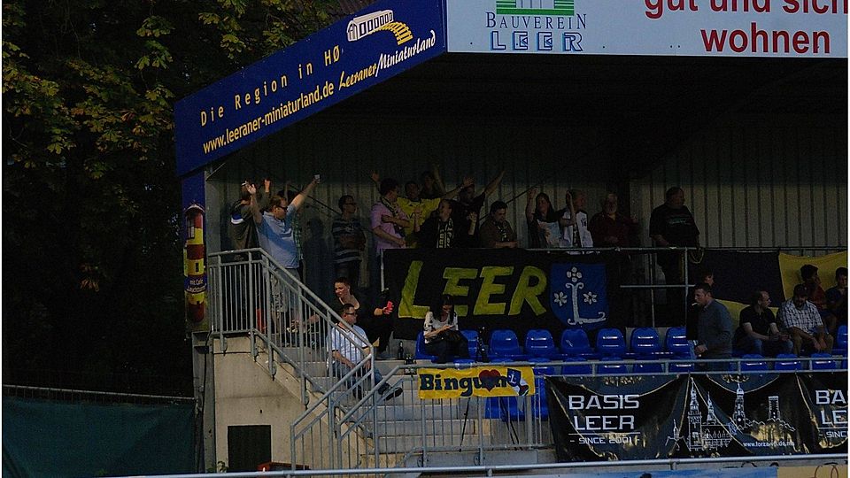 Ferdinand von Scheliha (kleines Bild) kann ab sofort auf die Unterstützung der Leer-Fans hoffen Foto: Germania Leer