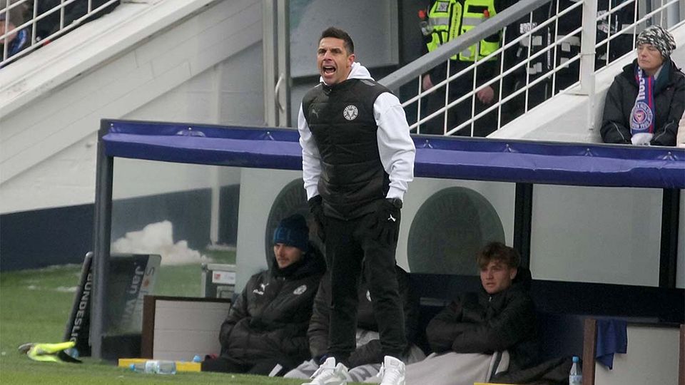 Cheftrainer Marcel Rapp (Holstein Kiel) war weder mit dem Ergebnis noch der Leistung der Spieler einverstanden.