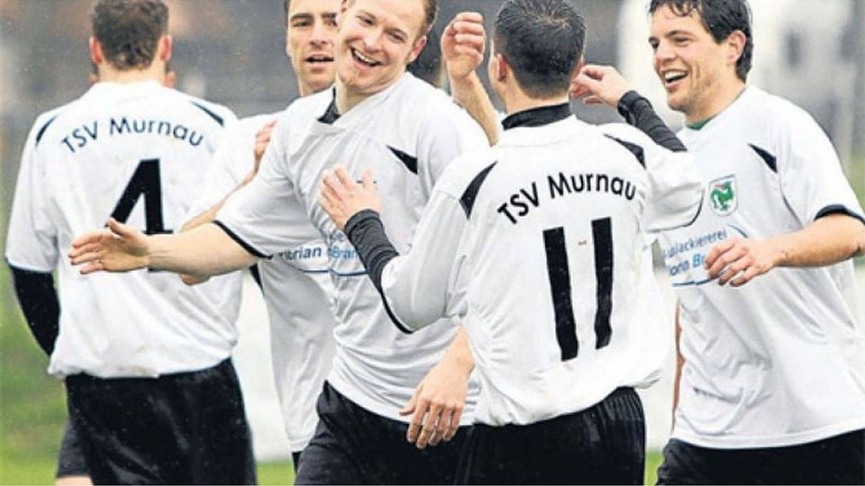 Mann des Tages: Rechtsverteidiger Toni Legner (Mitte) erzielte beide Treffer für den TSV Murnau.