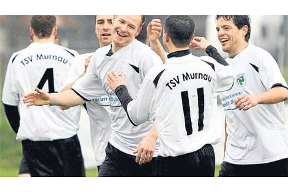 Mann des Tages: Rechtsverteidiger Toni Legner (Mitte) erzielte beide Treffer für den TSV Murnau.