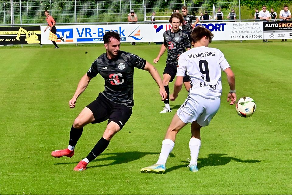 Landsbergs Benny Auburger (l.) mit VfL-Neuzugang Basti Dillinger.