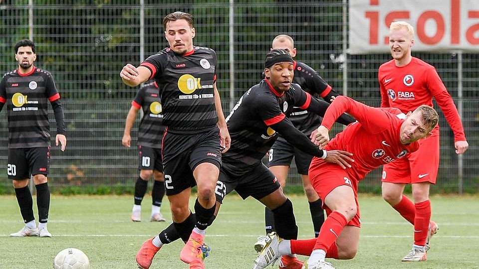 Starten am Sonntag in die Rückrunde: TSV Düren und Viktoria Birkesdorf (in Rot).