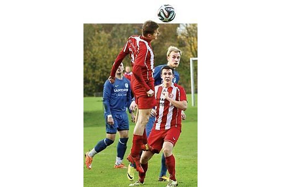 Spielen an diesem Freitag gegen Hicretspor: Die Kicker vom VfL Wildeshausen II (rot) Olaf Blume
