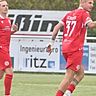 Konsequent in der Defensivarbeit und nervenstark bei den beiden Elfmetern: Mirko Schuster. Links: Teamkollege Jan-Lucas Dorow.