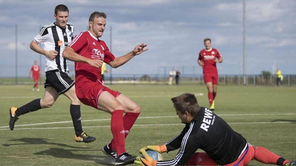 Der TuS Zülpich, hier mit Stürmer Marcel Blum (2.v.l.), ist am Sonntag bei Welldorf-Güsten gefordert. Zuletzt spielte der TuS untschieden. Foto: Steinicke