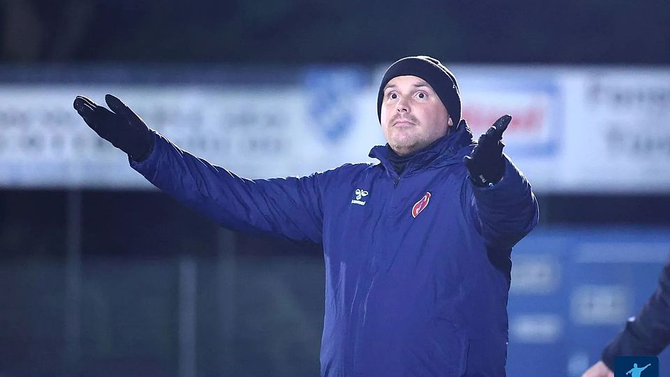 Zog mit der Norderstedter Eintracht ins Pokal-Viertelfinale ein: Trainer Jean-Pierre Richter. 