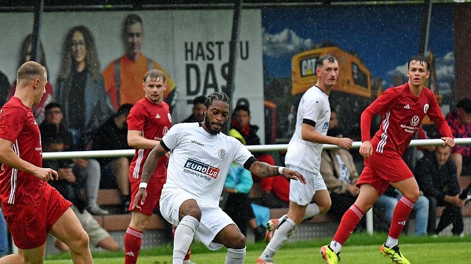 Kodjovi Koussou (hier am Ball) VfR Garching