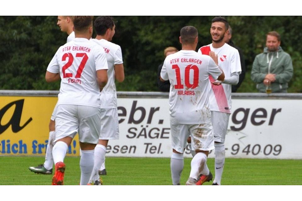 Läuft beim ATSV Erlangen: Die Mannen um Goalgetter Ahmet Kulabas (Nr. 10) dominieren bis dato die Landesliga Nordost nach Belieben. F: Ernst Blank