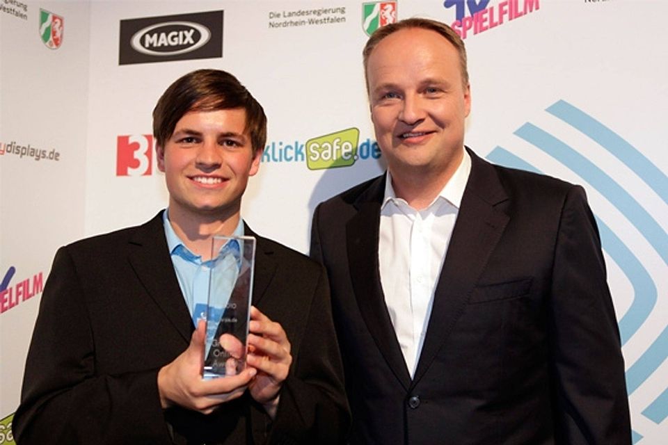 FuPa Chef Michael Wagner und Laudator Olli Welke Foto:Adolf-Grimme-Institut/Jens Becker