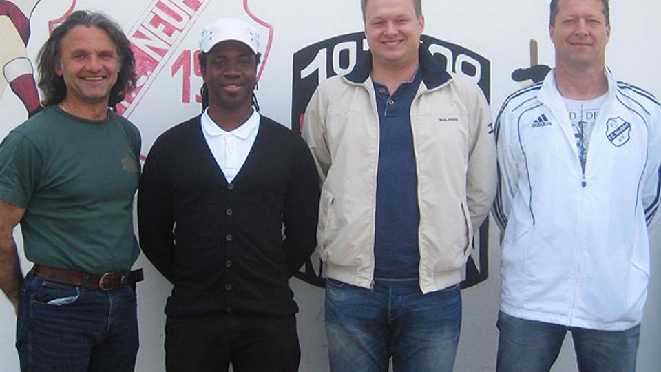 Das neue sportliche Führungsteam beim FC Neufahrn (v. li. n. re.): Christof Ari (Sportchef), Abdou Kabore (Co-Trainer), Sven Salchow (Trainer) und Christian "Drusen" Trausenecker (Torwart-Trainer). F: FCN
