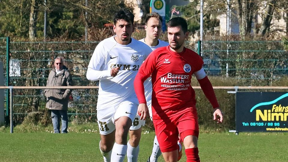 Das Schützenfest gegen Deisenhofen eröffnete Gilchings Kapitän Marco Brand (r.) mit seinem Tor zum 1:0 bereits in der 5. Minute – am Ende hieß es 6:1.