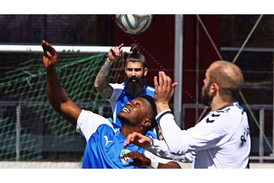 Einer der Neuen: Aaron Nkansah (vorne links) war zuletzt für Türkspor Stuttgart und davor für Calcio Leinfelden-Echterdingen am Ball. Foto:Yavuz Dural