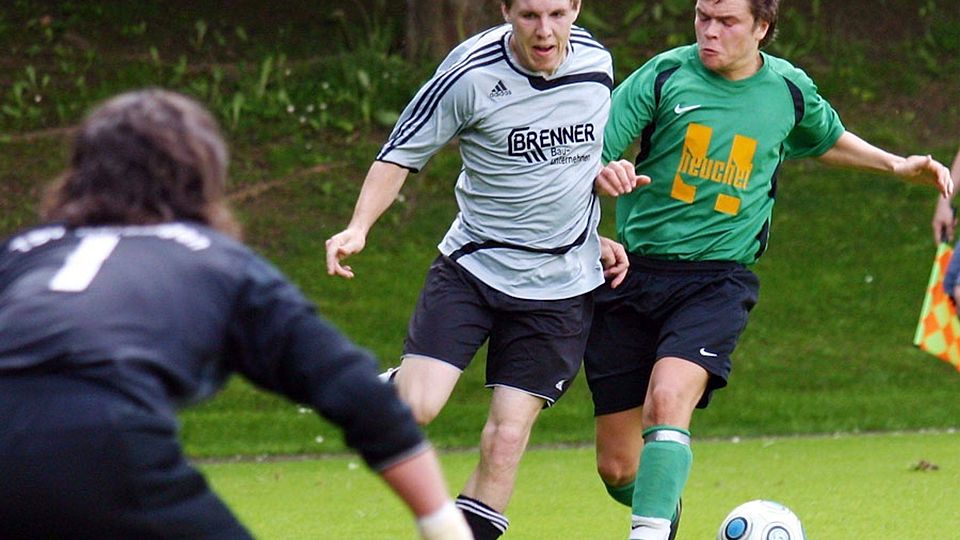 Marcel Eckhardt (Mitte) ist wieder zurück in Ederheim. 	F.: Klaus Jais