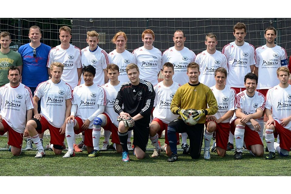 Der TV Hoffnungsthal II hat - hier fast die gesamte Mannschaft -  den Audfstieg in die Kreisliga B bereits geschafft.