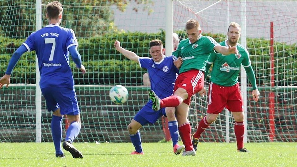 Lukas Weise (in blau) kommt mit Verbandsliga-Erfahrung zu den Preussen.