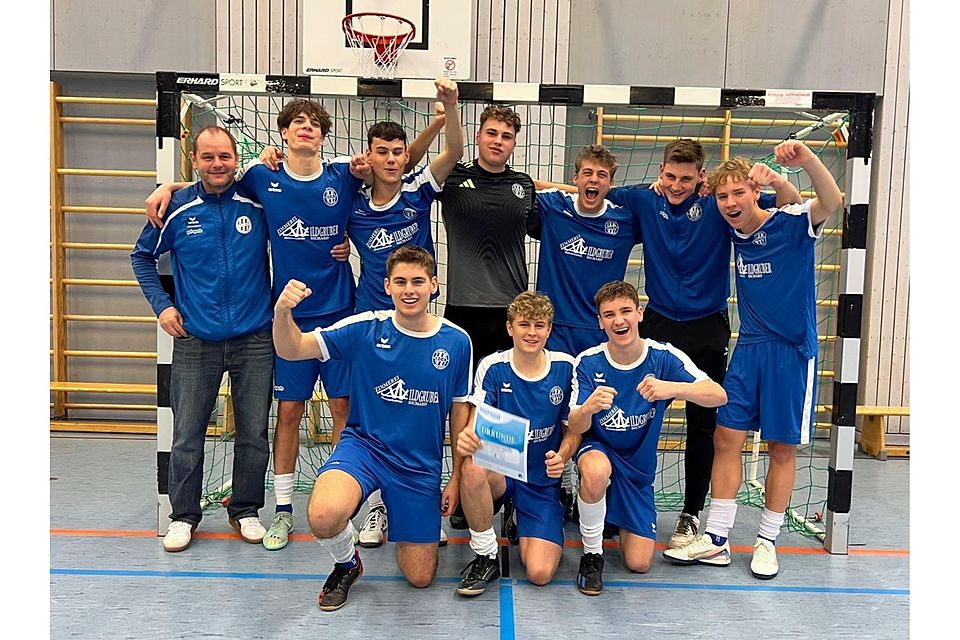 Spielten ein nahezu perfektes Turnier: Die Kirchdorfer Junioren setzten sich gegen die besten Teams aus den Nachbarlandkreisen durch. Spielten ein nahezu perfektes Turnier: Die Kirchdorfer Junioren setzten sich gegen die besten Teams aus den Nachbarlandkreisen durch.