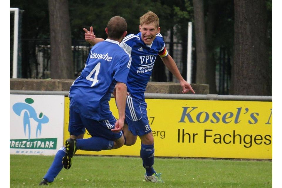 Marcel Hinz (r.) erzielte per Freistoß das wichtige 1:2 für die SG Kausche. F: Voigt