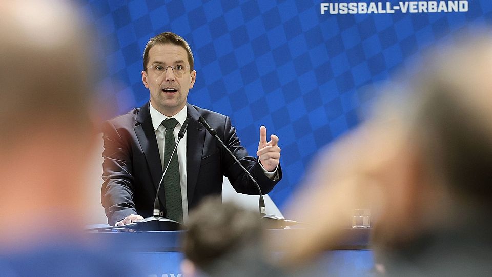 BFV-Präsident Dr. Christoph Kern ist von der Fokussierung auf die zwei Modelle "Kompass" und "Regionen" nicht gänzlich überzeugt und fordert weitere Lösungsansätze: "Wir sind uns einig, dass es einen breiteren Blick braucht."