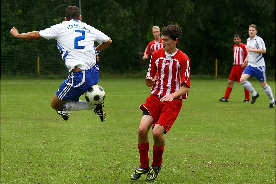 Am Sonntag wollen FCH-Kapitän Andi Detterbeck (rechts) und Co gegen Aholming nicht ins Hintertreffen geraten. F: Becherer Am Sonntag wollen FCH-Kapitän Andi Detterbeck (rechts) und Co gegen Aholming nicht ins Hintertreffen geraten. F: Becherer