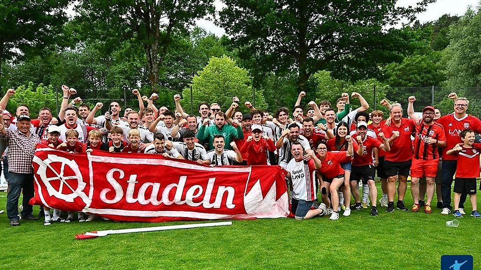 Aufstieg über die Relegation: Der größte Erfolg der Vereinsgeschichte wurde - natürlich - gebührend gefeiert.