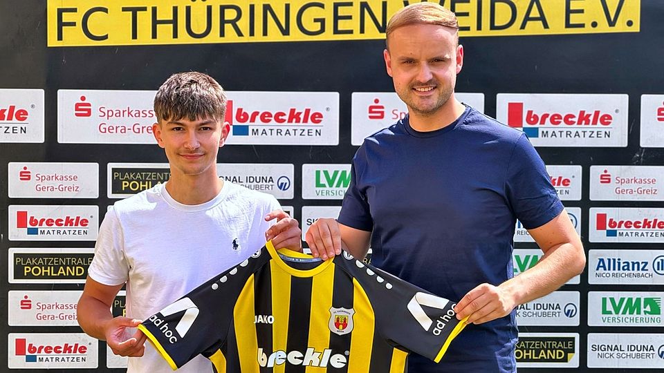 Vom Klassenzimmer auf den Rasen. Der FC Thüringen Weida bindet einen Jungen aus der Heimat.