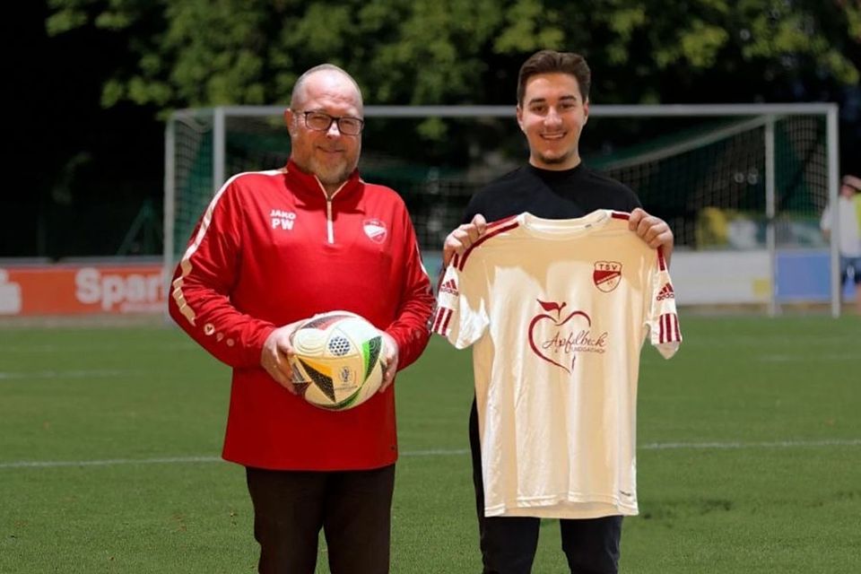 TSV-Macher Peter Widl (li.) mit Neuzugang Matthias Wagner