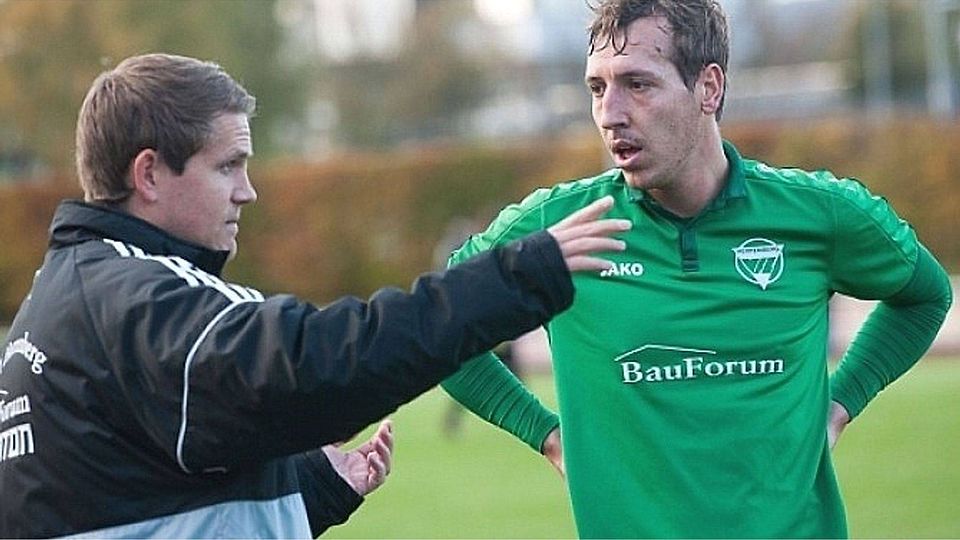 Trainer Michael Sattler (links) und sein Spielmacher Michael Heldmayer: Haben Sie auch im Pokal den richtigen Matchplan gegen Darmsheim ? Foto: Schmidt