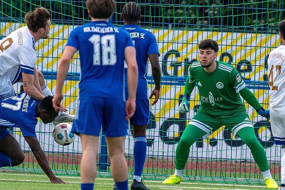 Senderovic (rechts) wird bald das Tor des FC Roj hüten.
