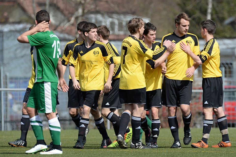 Gelb-schwarz geht vor: Die Hölzlebrucker Fußballer sind konzentriert auf Titelkurs. | Foto: Patrick Seeger