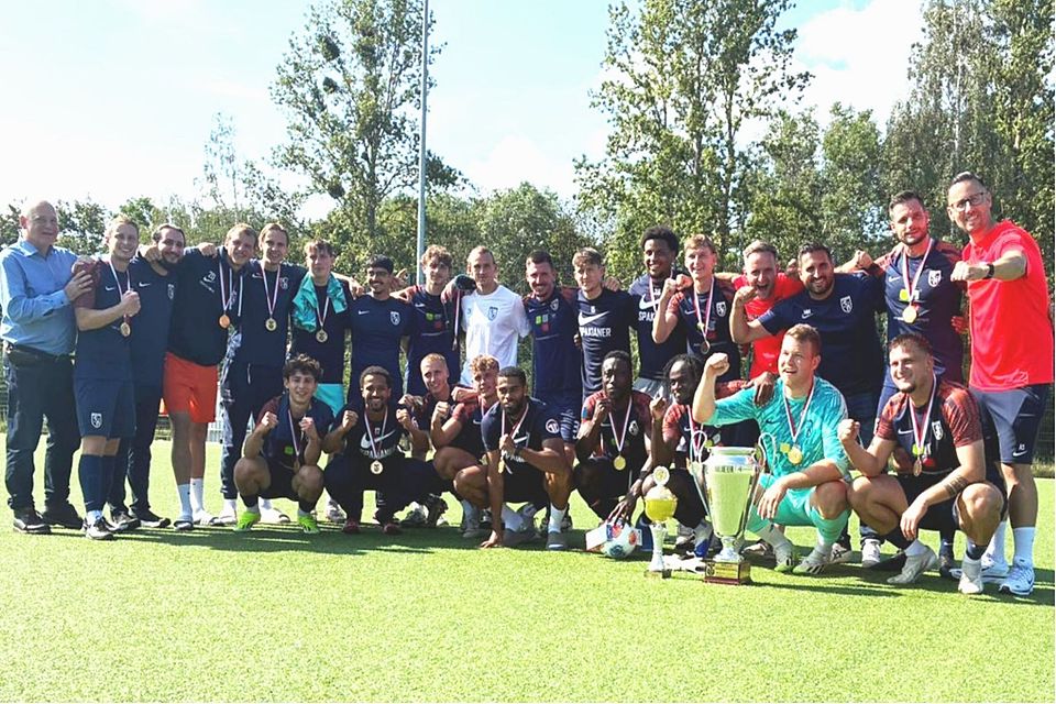 Spaki hat den Pokal Spaki hat den Pokal