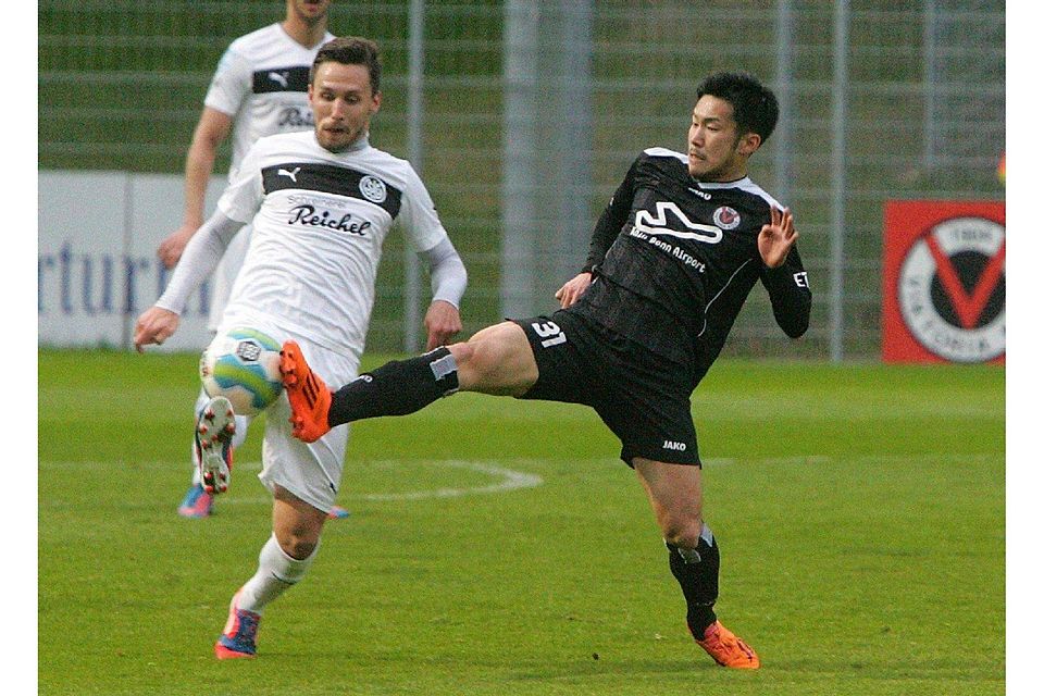 Der Japaner Masatoshi Hamanaka (r.) meldet sich nach seiner Verletzung mit zwei Toren gegen Borussia Dortmund zurück. Bild: Dahmen, Foto: Rainer Dahmen