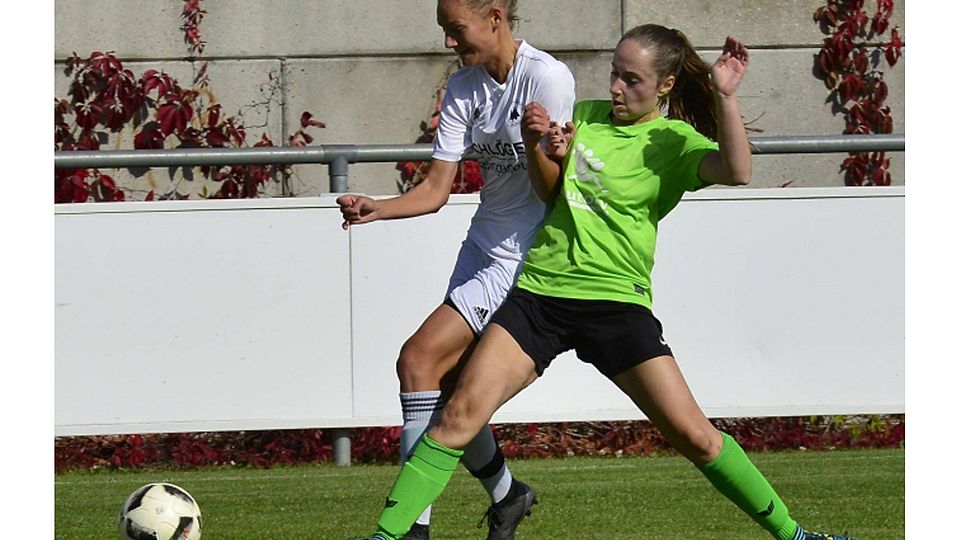 Türöffner: Dina Kühne (l.) brachte den TSV früh mit 1:0 in Front und stellte die Weichen auf ersten Saisonsieg.   Wohlrab
