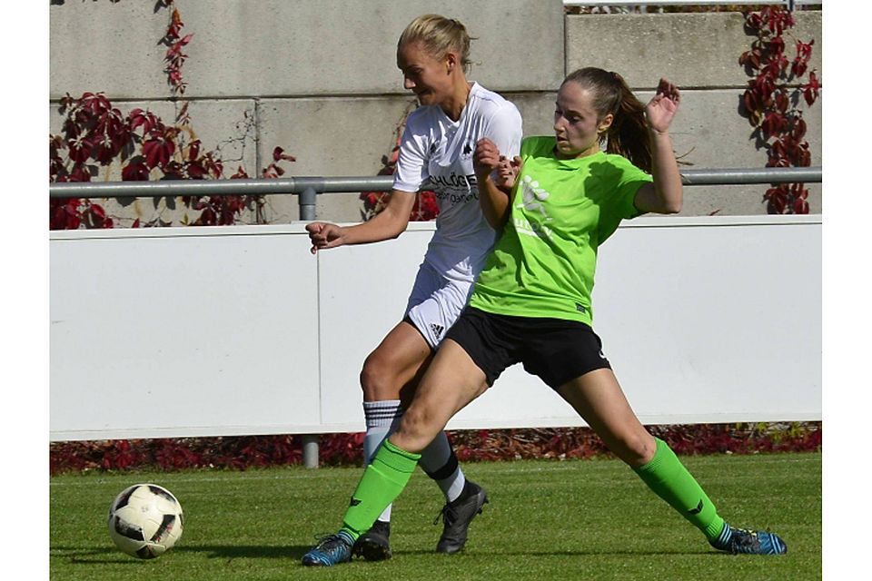 Türöffner: Dina Kühne (l.) brachte den TSV früh mit 1:0 in Front und stellte die Weichen auf ersten Saisonsieg.   Wohlrab