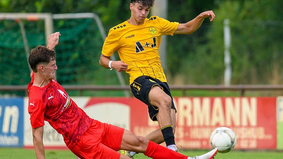 Der 17-jährige Moritz Gindel (gelbes Trikot, hier im Einsatz für die SpVgg Bayreuth II) deutete zuletzt mit einem tollen Tor gegen Landsberg sein großes Potential an.