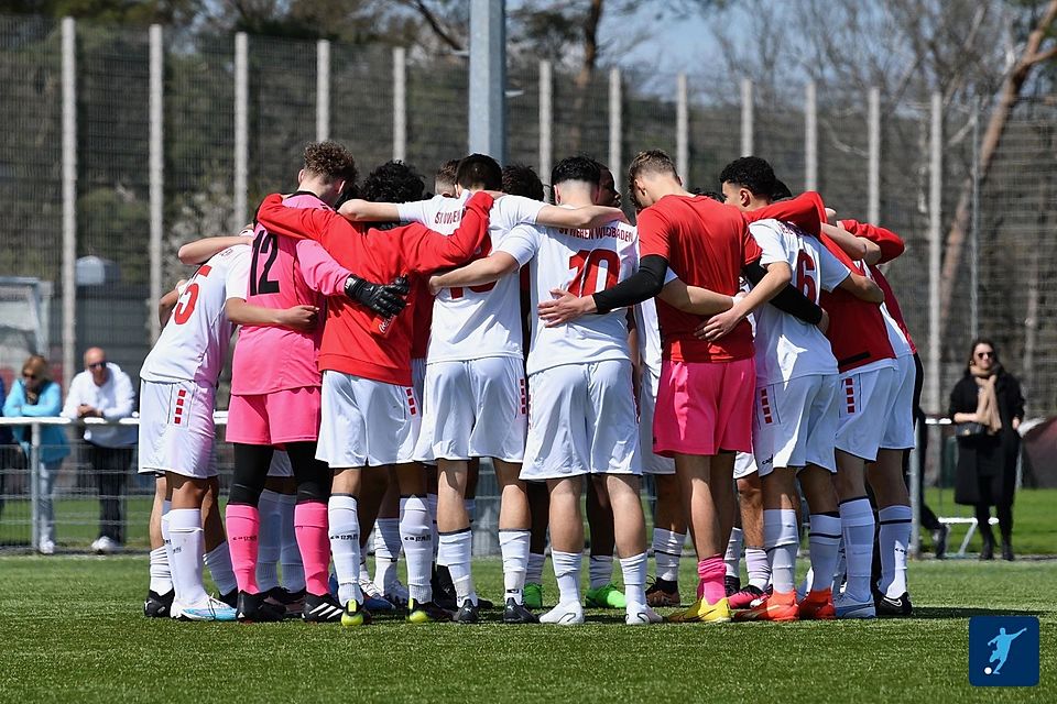 Die U17 und U19 des SV Wehen Wiesbaden sind in Kaiserslautern gefordert. Gelingt der Aufstieg in die Bundesliga?
