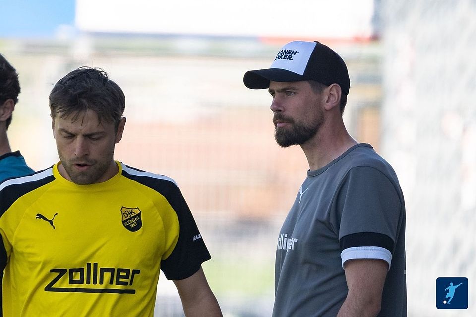Geht in seine zweite Saison mit der DJK Vilzing: Cheftrainer Thorsten Kirschbaum (re.). Auch Paul Grauschopf (li.) ist wieder mit dabei.