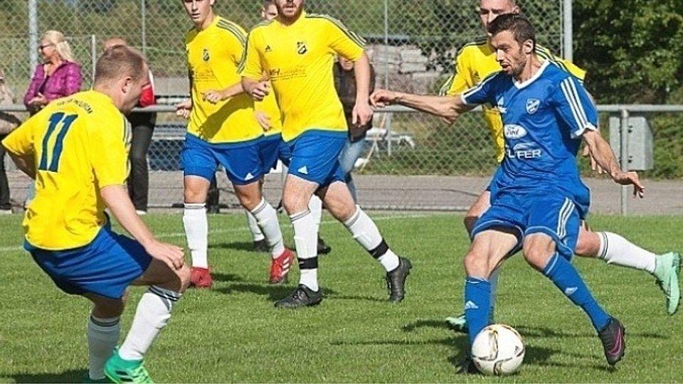 Kuppingens Fatih Halili (rechts) zeigte sich im Pokalspiel gegen Holzgerlingen in prächtiger Torlaune Foto (Archiv): Schmidt