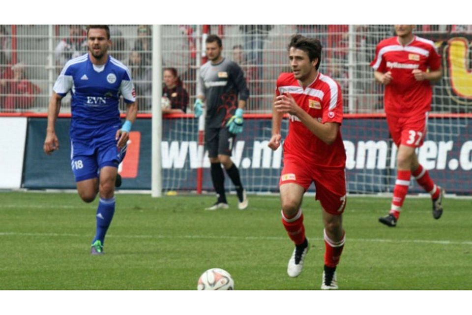 Tim Oschmann (in rot) verstärkt den VfB Germania Halberstadt.                    F: Remus